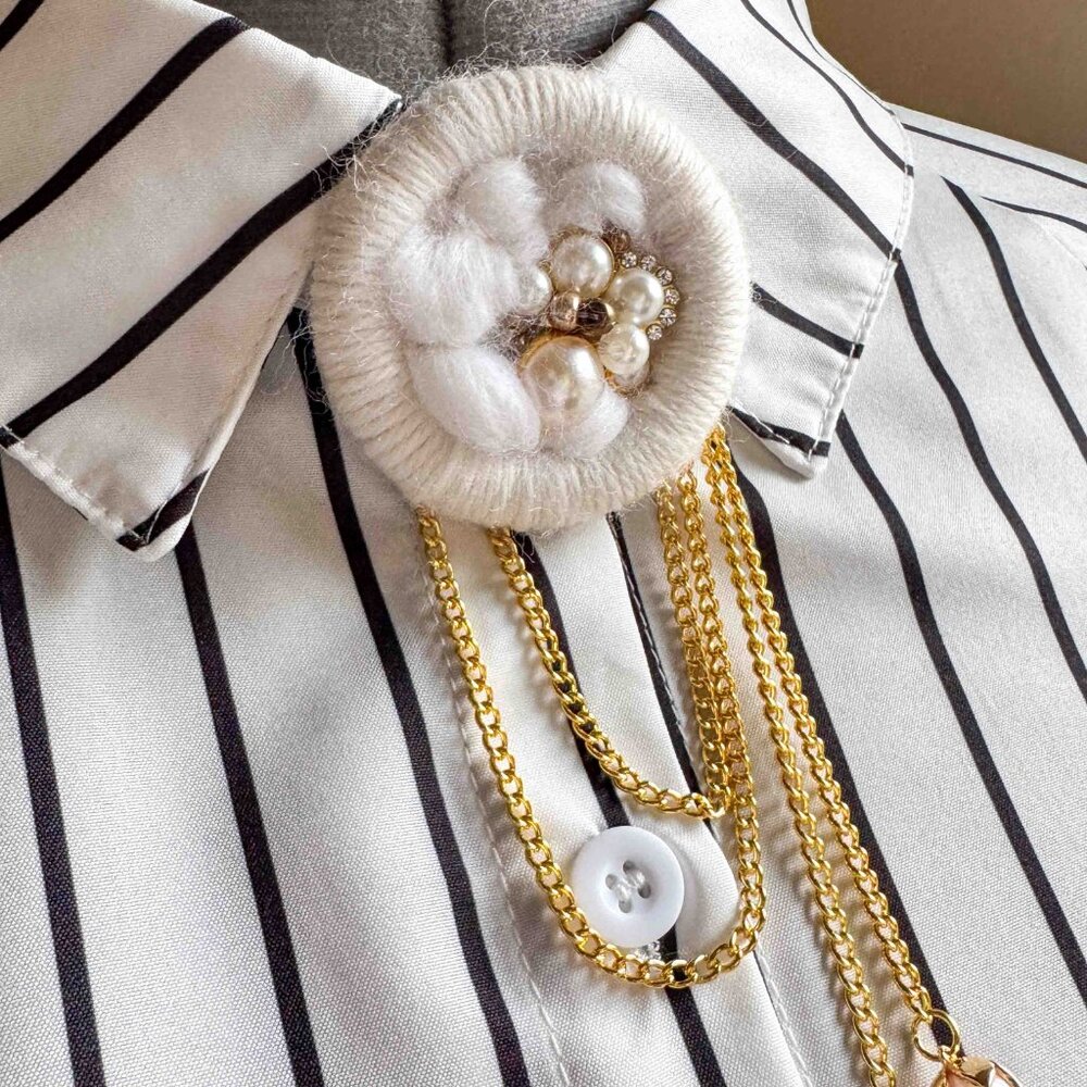 White Wool Pearl Brooch With Gold Chains - Picture 11 of 13